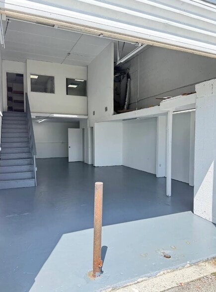 More Photos Of 750 NW 107th St, Miami Warehouse For Lease