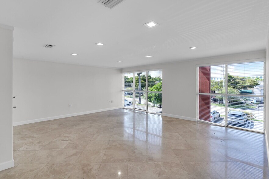 More Photos Of 8200-8358 NW 30th Ter, Doral Warehouse For Lease