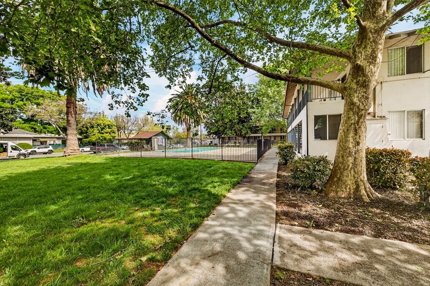 More Photos Of 161-261 Cohasset Ln, Chico Apartments For Sale