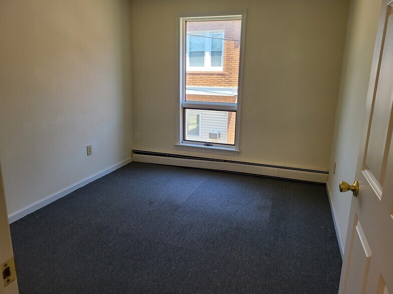 More Photos Of 349 York Rd, Willow Grove Medical For Lease