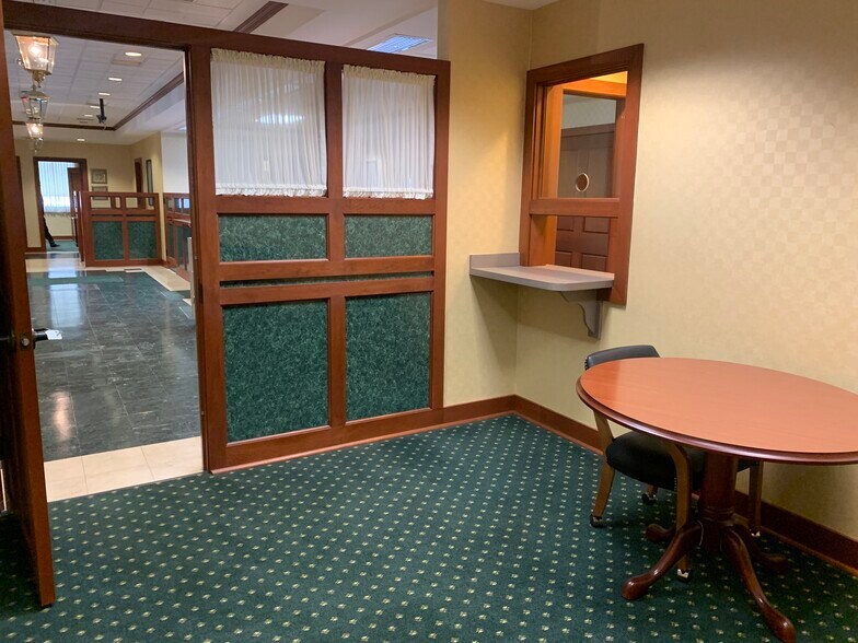 More Photos Of 275 Meadow Dr, North Tonawanda Restaurant For Sale