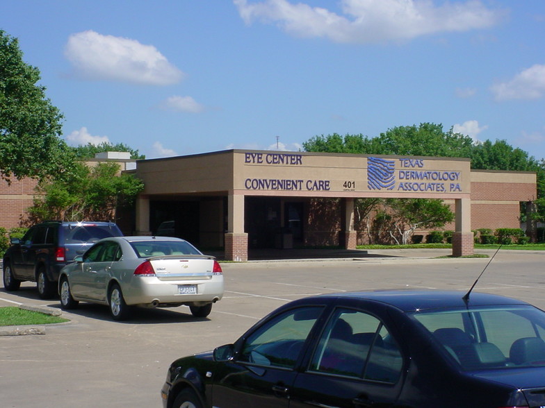 Primary Photo Of 401 Hospital Dr, Corsicana Medical For Lease