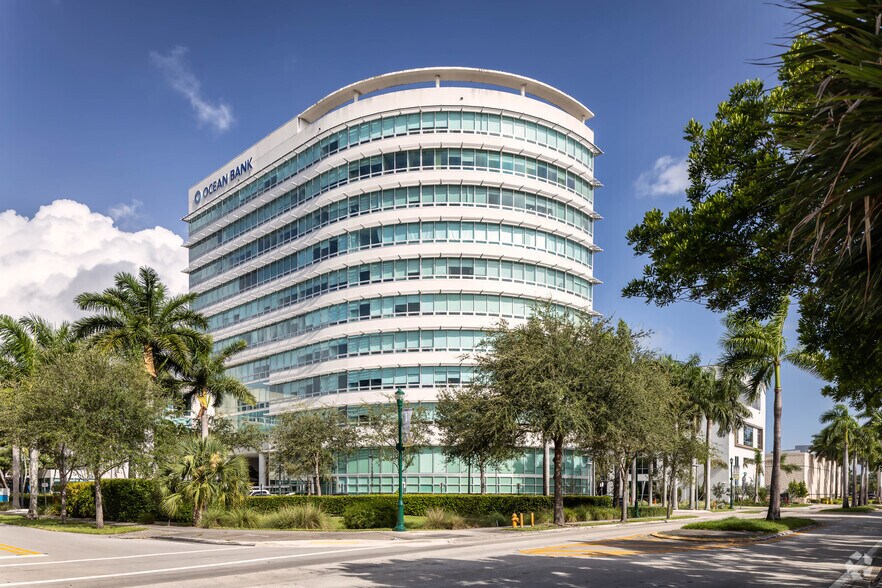 More Photos Of 20900 NE 30th Ave, Aventura Office Residential For Lease