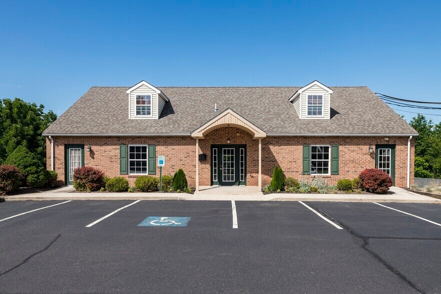 More Photos Of 1723 Swamp Pike, Gilbertsville Office For Lease