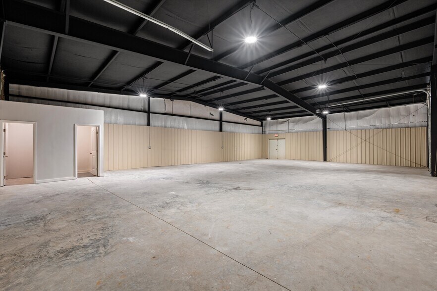 More Photos Of 22 S Barker St, Clarksville Warehouse For Sale