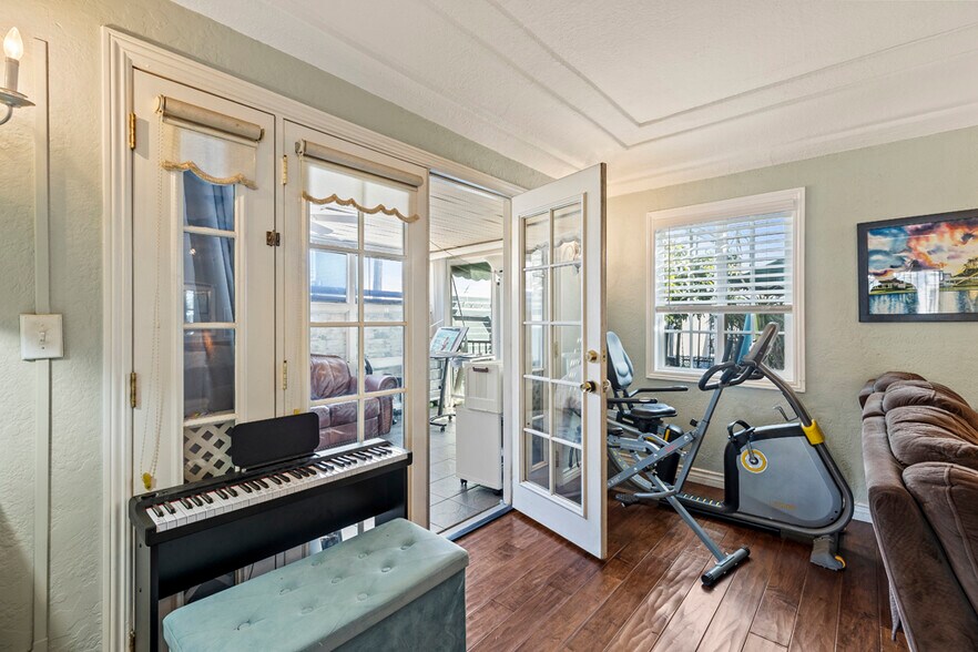 More Photos Of 906 E Commonwealth Ave, Fullerton Storefront For Sale