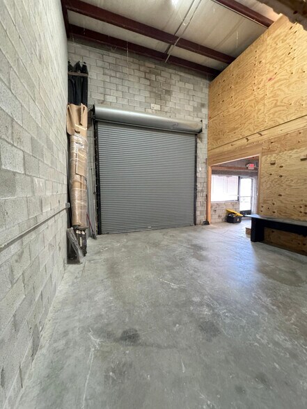 More Photos Of 1553 SE South Niemeyer Cir, Port Saint Lucie Warehouse For Sale