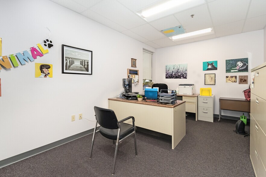 More Photos Of 355 Smoke Tree Plaza Dr, North Aurora Office For Lease