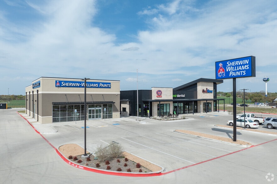 More Photos Of 2733 Fort Worth Hwy, Hudson Oaks General Retail For Lease