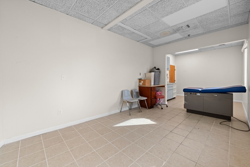 More Photos Of 1097 Old Country Rd, Plainview Medical For Lease
