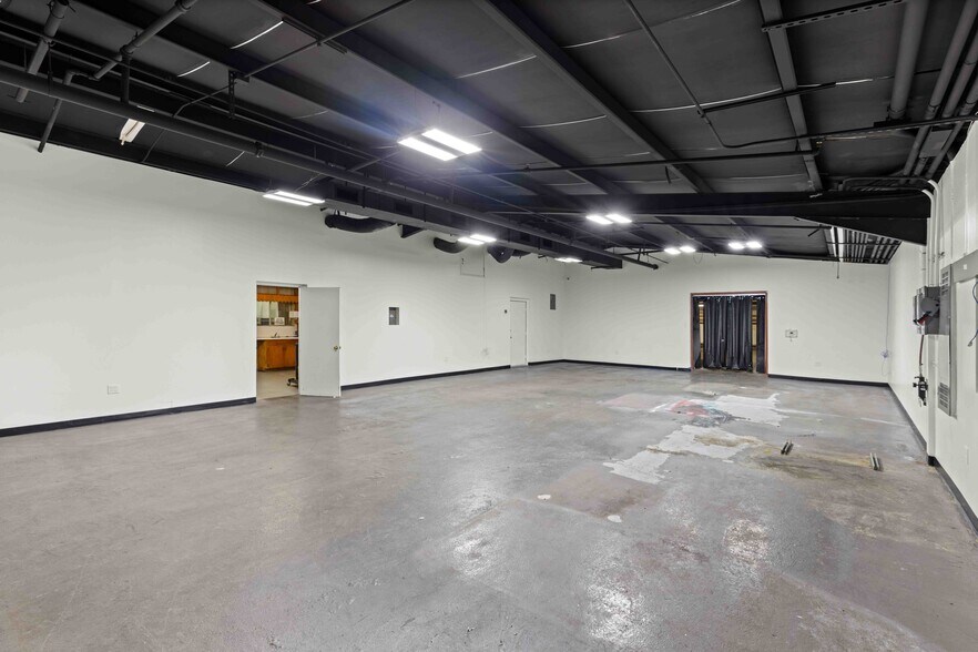 More Photos Of 909 Shaver St, Pasadena Manufacturing For Lease