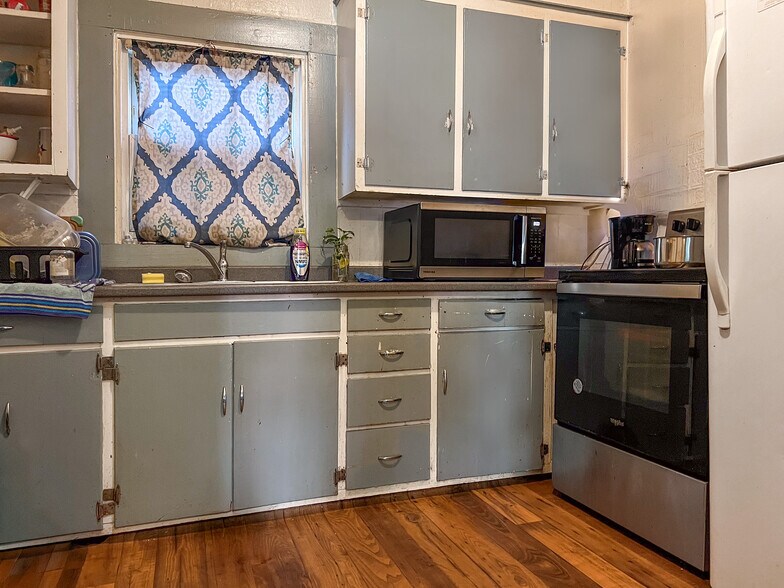 More Photos Of 153 Main St, Delhi Apartments For Sale