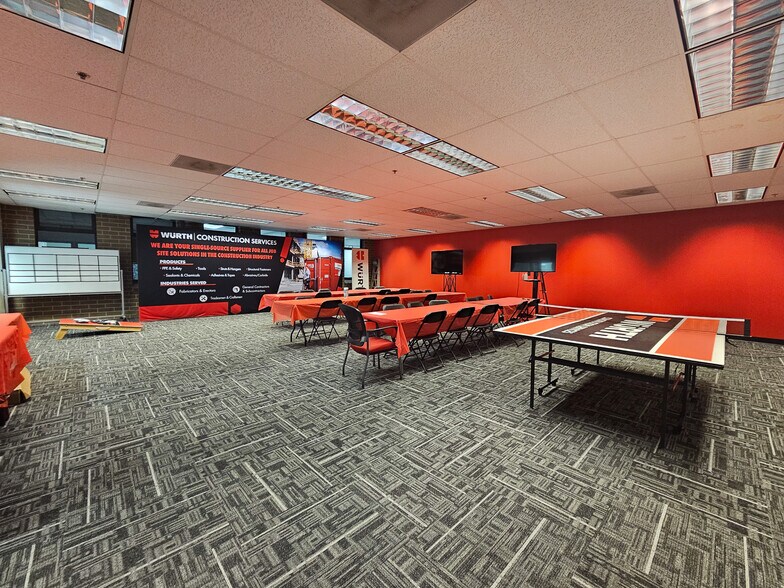 More Photos Of 144 Industrial Dr, Birmingham Flex For Lease