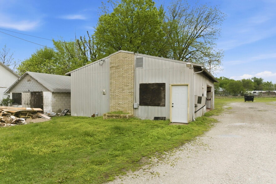 More Photos Of 1525 E Florida St, Springfield Auto Repair For Sale