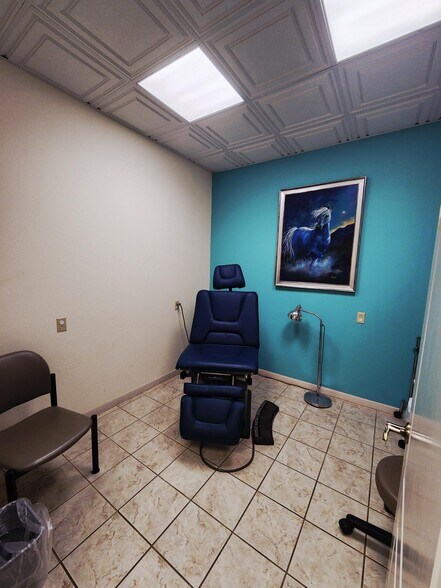 More Photos Of 1111 Worth St, Hemphill Office For Sale