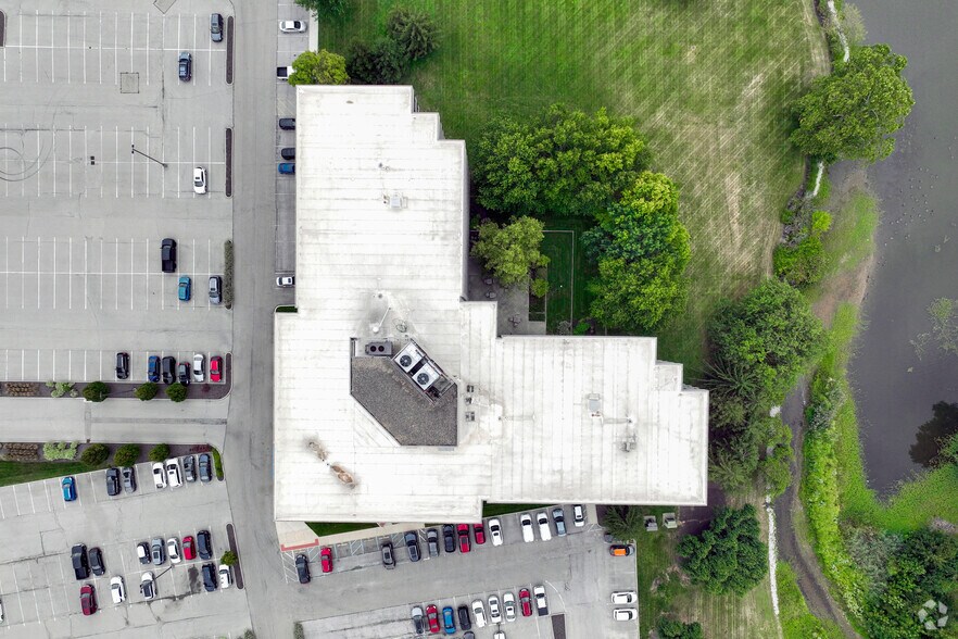 More Photos Of 8440 Woodfield Crossing Blvd, Indianapolis Office For Lease