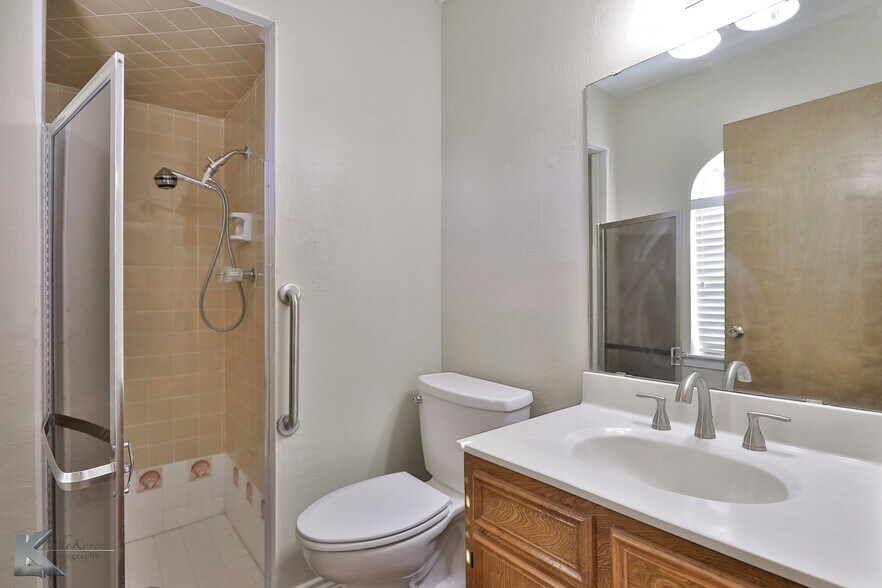 More Photos Of 2810 S 27th St, Abilene Office For Sale