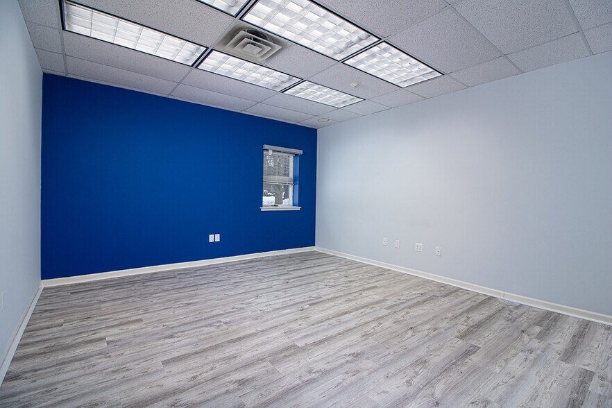 More Photos Of 290 Andrews Rd, Trevose Flex For Lease