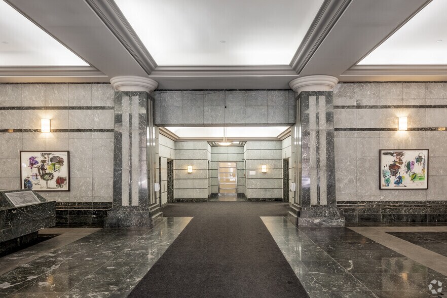 More Photos Of 215 Rue Saint-Jacques, Montréal Office For Lease