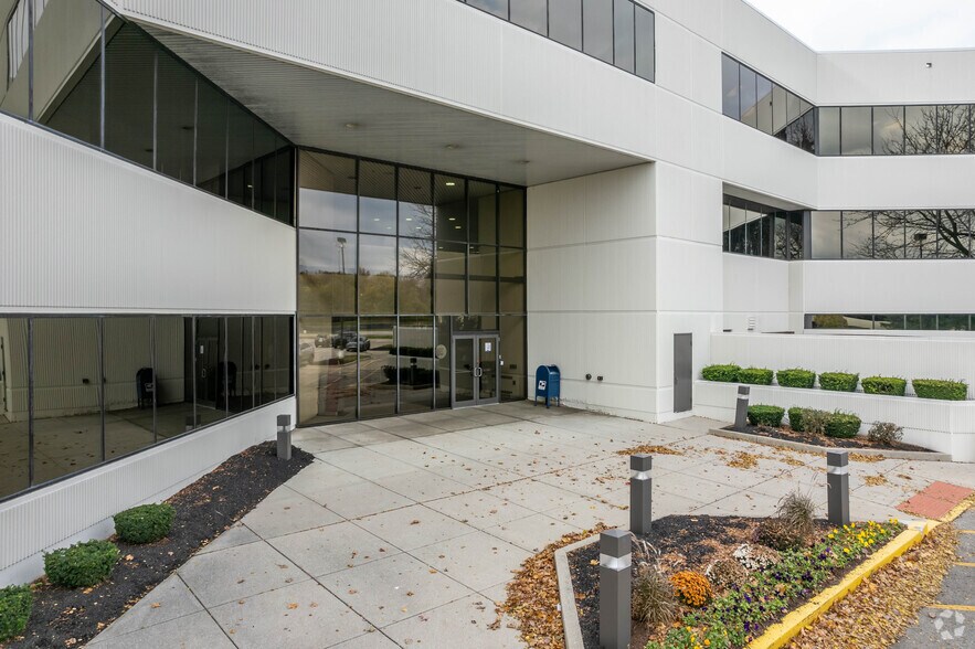 More Photos Of 100 E Campus View Blvd, Columbus Unknown For Lease