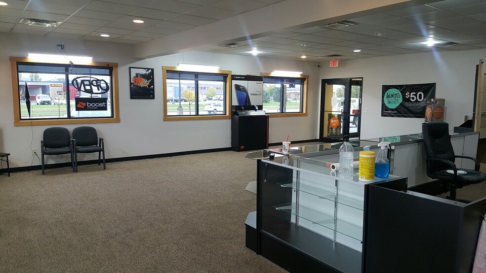 More Photos Of 1450 13th Ave E, West Fargo Restaurant For Lease