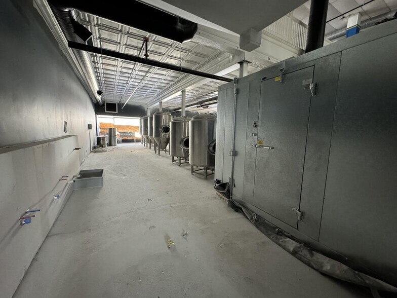 More Photos Of 137 S Main St, Adrian Storefront Retail Office For Lease