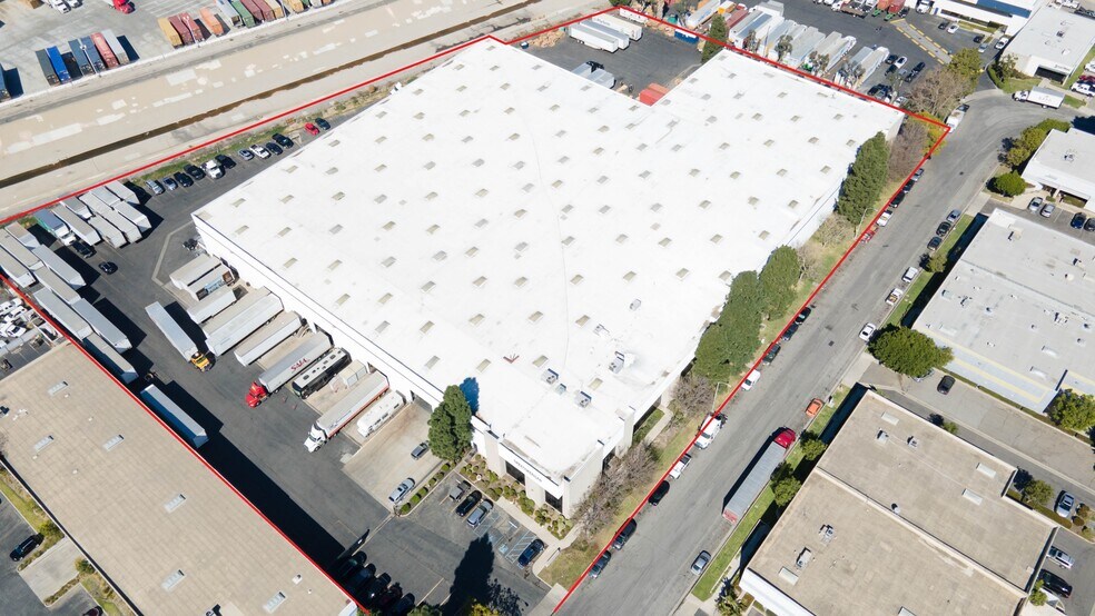 More Photos Of 13545-13565 Larwin Cir, Santa Fe Springs Warehouse For Lease