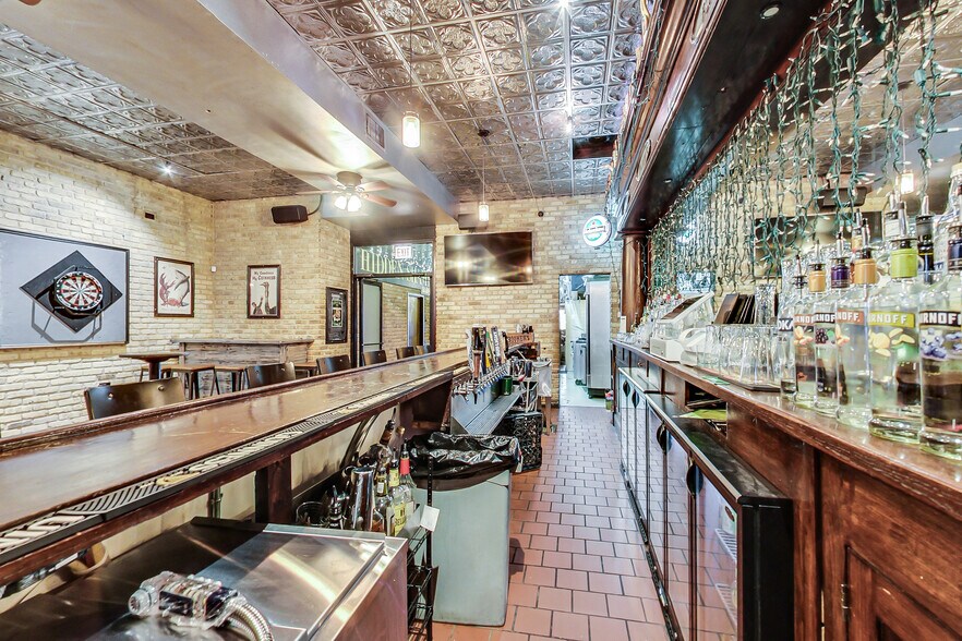 More Photos Of 2723 N Halsted St, Chicago Bar For Sale