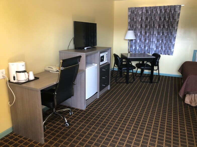 More Photos Of 429 N Broadway St, Hastings Hotel For Sale