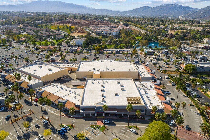 More Photos Of 27520 Ynez Rd, Temecula General Retail For Sale