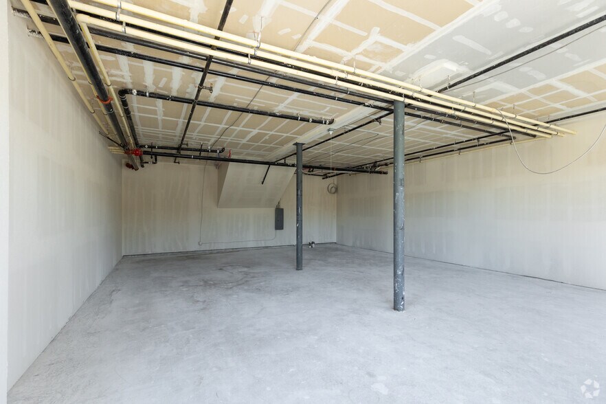 More Photos Of 990 W Grand Ave, Oakland Apartments For Lease