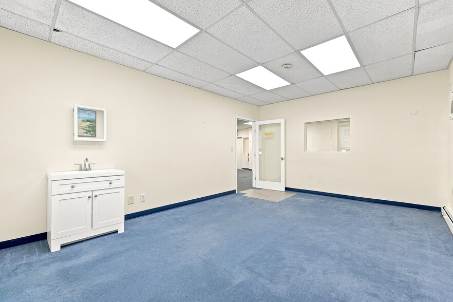 More Photos Of 92 S Central Ave, Hartsdale Storefront Retail Office For Lease