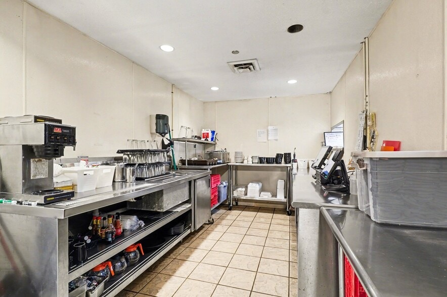 More Photos Of 1222 N US 23, East Tawas Restaurant For Sale