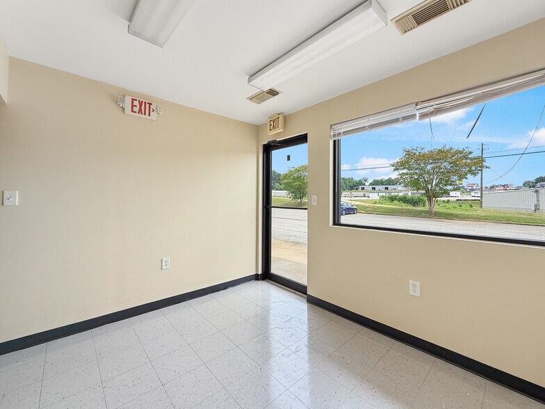 More Photos Of 700 61st St, Tuscaloosa Light Manufacturing For Lease