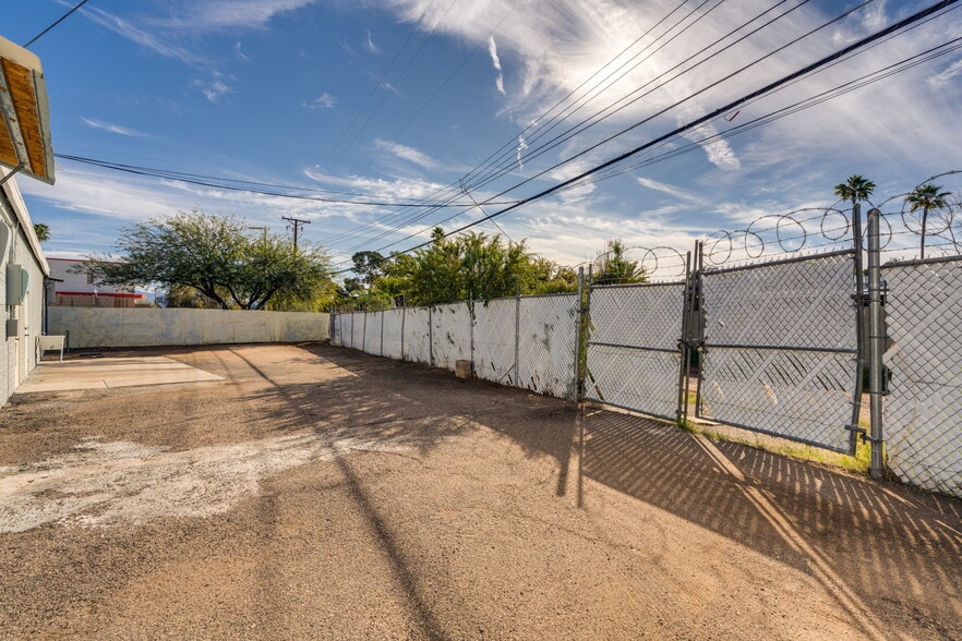 More Photos Of 6470 E 22nd St, Tucson Freestanding For Sale