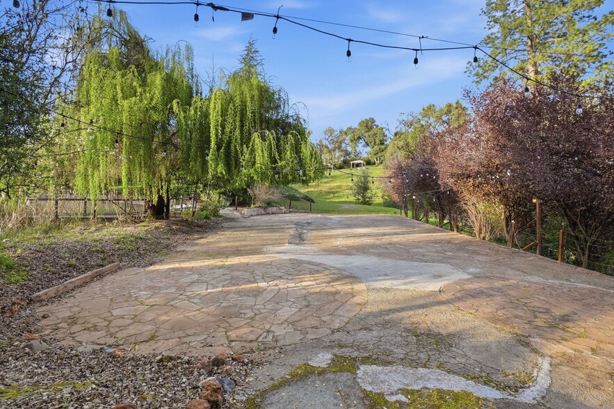 More Photos Of 21645 Parrotts Ferry Rd, Sonora Specialty For Sale