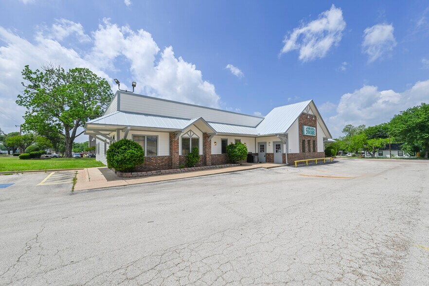 More Photos Of 2508 W 7th Ave, Corsicana Restaurant For Lease