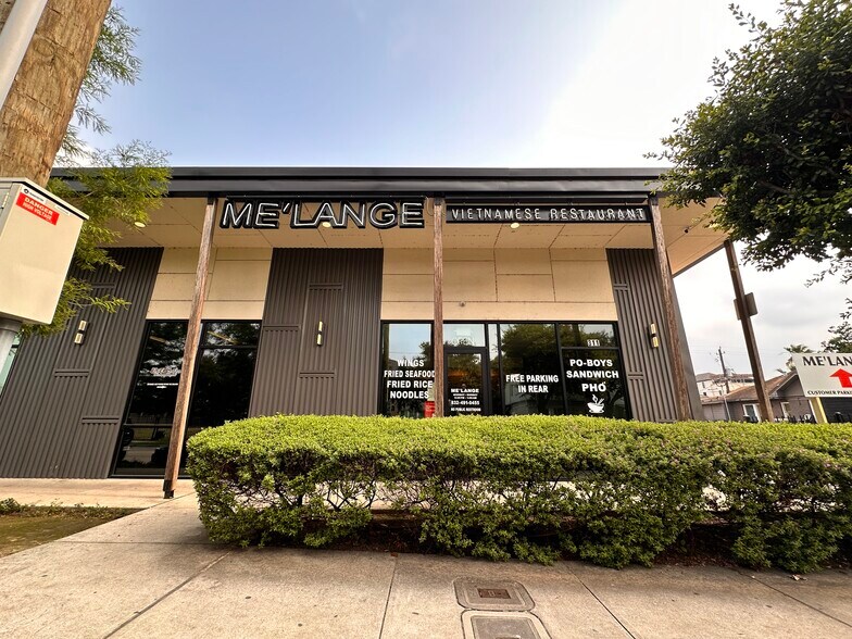 Primary Photo Of River Oaks Restaurant / Cafe, Houston Restaurant For Lease