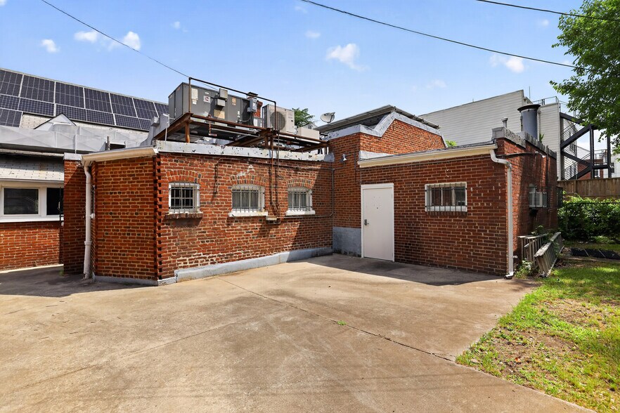 More Photos Of 653 11th St NE, Washington Religious Facility For Sale