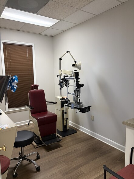 More Photos Of 130 Vann St, Marietta Office For Sale