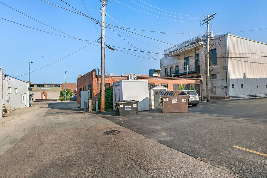 More Photos Of 112 S Maple St, Sycamore Restaurant For Sale