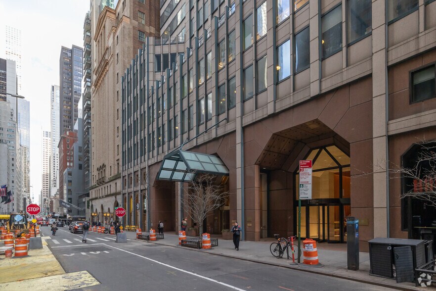 More Photos Of 156 W 56th St, New York Office Residential For Lease