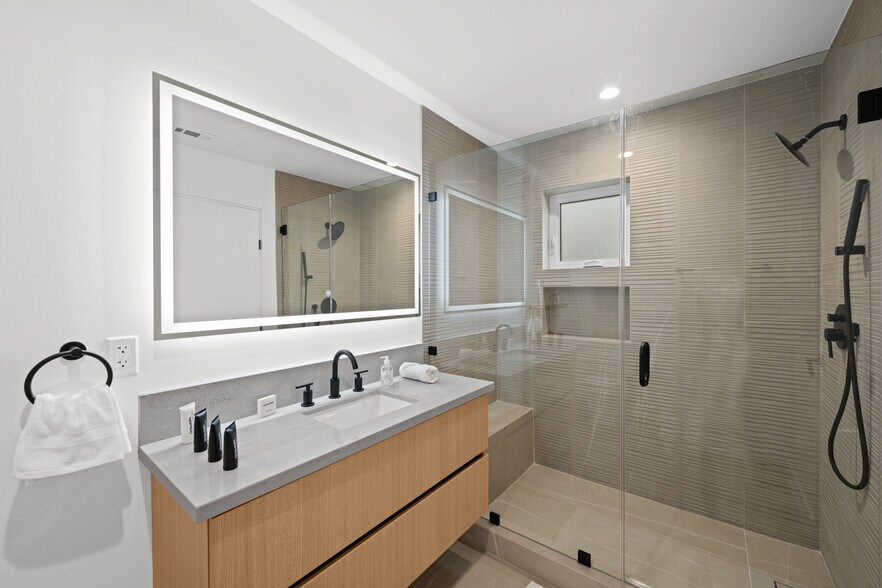 More Photos Of 833 N McCadden Pl, Los Angeles Apartments For Sale