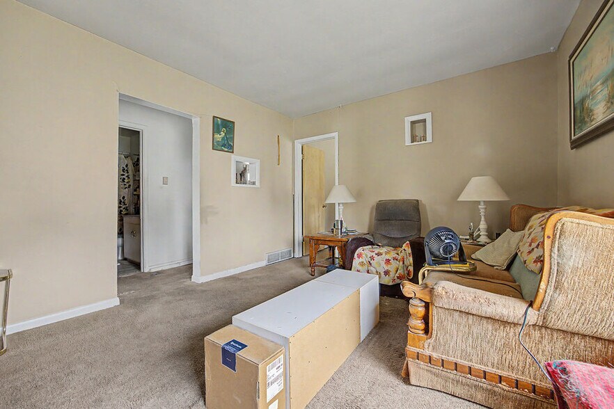 More Photos Of 630 W 6th St, Craig Apartments For Sale