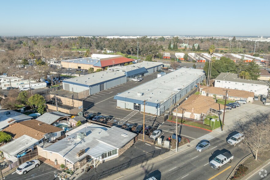 More Photos Of 3424-3440 Auburn Blvd, Sacramento Warehouse For Lease