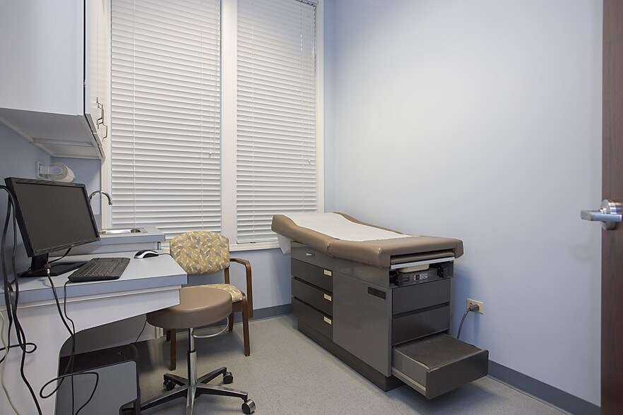 More Photos Of 28369 Davis Pky, Warrenville Office For Lease