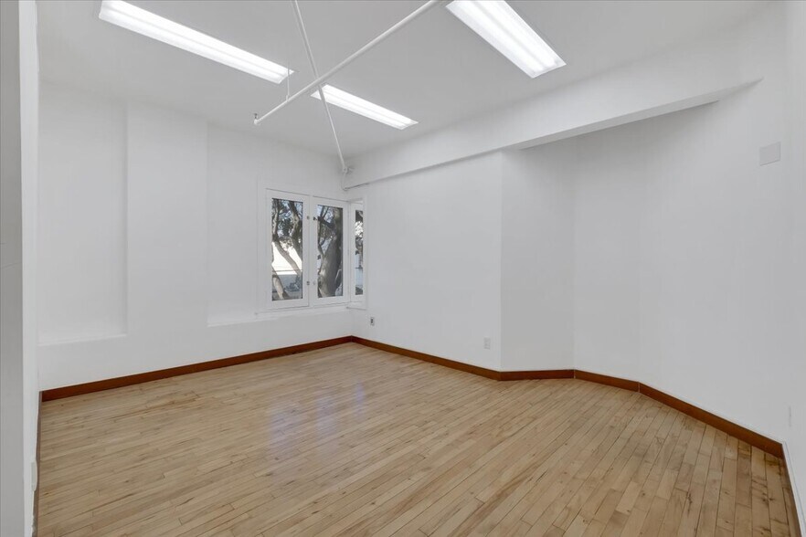 More Photos Of 2525 Main St, Santa Monica Office For Lease