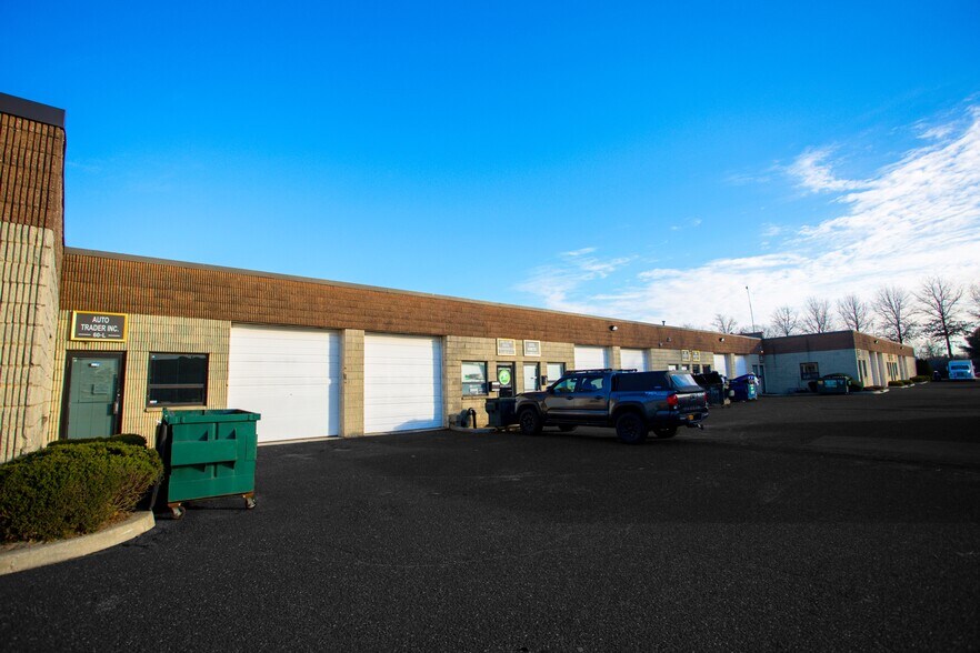 More Photos Of 60 Corbin Ave, Bay Shore Warehouse For Lease