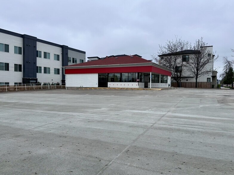 More Photos Of 1970 S Holly St, Denver Freestanding For Lease