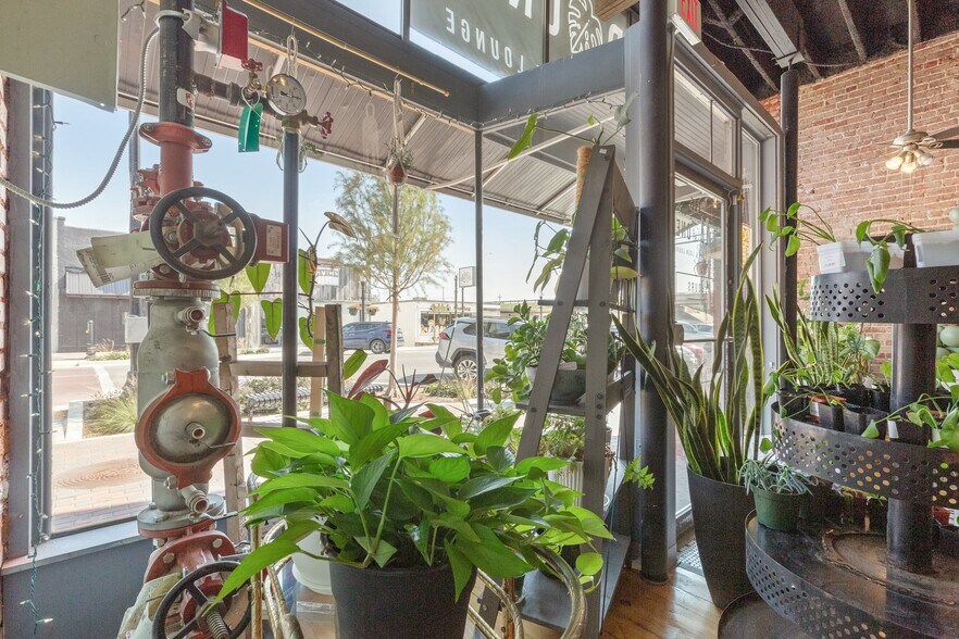 More Photos Of 116-118 N Main St, Sand Springs Storefront Retail Residential For Sale